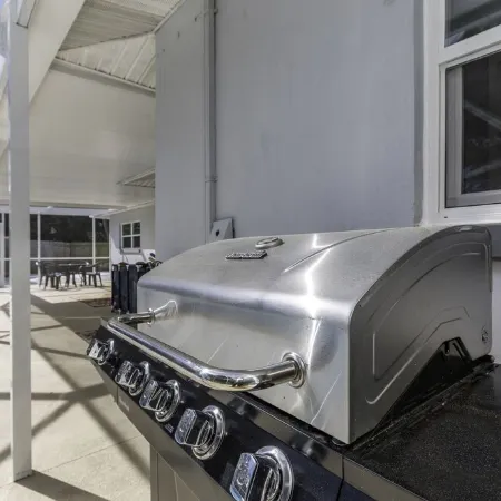 Spacious,Family Friendly 4Br Home, Enclosed Pool, Minutes 2 Beach!