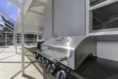 Spacious,Family Friendly 4Br Home, Enclosed Pool, Minutes 2 Beach! Отели рядом с достопримечательностью «Парк Лейк Вилла»