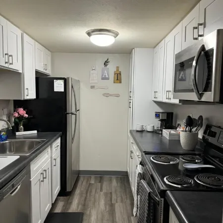 Cozy apartment in superb Monroeville with fitness room, WiFi, AC