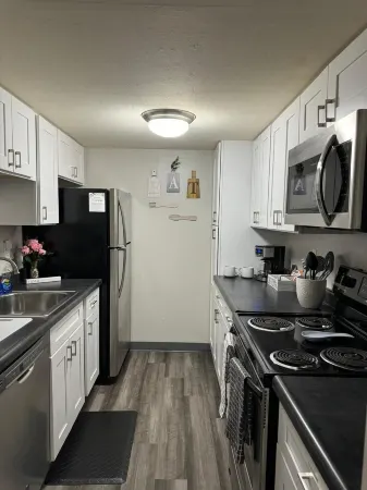Cozy apartment in superb Monroeville with fitness room, WiFi, AC