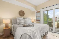 Break Time 3 BR, 3.5 Bath, Mini-Waterpark, Pool, Gym, Linens Provided Sleeps 7