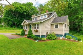 Cozy cottage -Close to Downtown Camden!