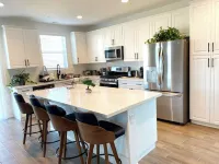 Modern Desert Gem, Boho Retreat, 2 Living Rooms, Sleeps 10