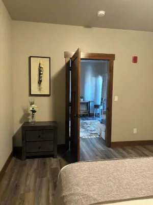206-NEWLY LISTED 2/2bath APT in Columbia Falls 20 miles from Glacier Park