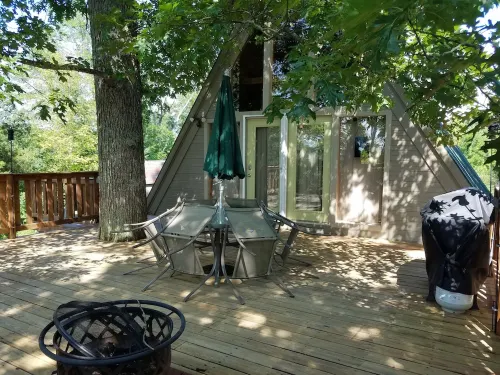 Serene Lakefront Retreat: Close to Marina, Park, & Downtown Charm