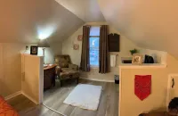2-bedroom Carriage House in downtown Topeka - AC  high speed Wi-Fi & parking
