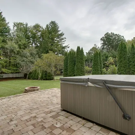 Spacious Quiet Retreat with Hot Tub and Walk to River Minutes to Harpers Ferry