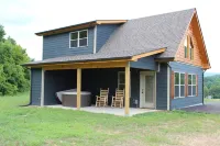 Smoky Mountains Cabin w/ Hot Tub & Cozy Fireplace