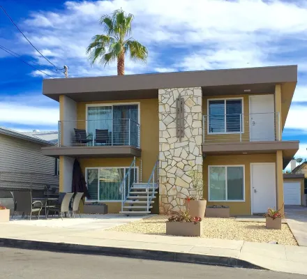 LOWER UNIT- 50 STEPS TO THE BEACH, WALK TO VILLAGE, OceanView