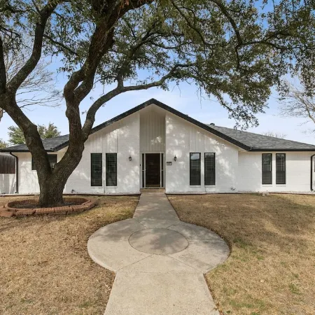 Family friendly/POOL/Sleeps 16/Luxury
