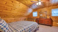 Cardinals on the Creek Cabin-Hot Tub, Pet-Friendly, Backyard Creek!