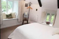 A beautiful 250 year old thatched cottage close to Frenchman's Creek. 2 bedrooms