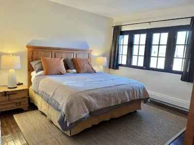 Rooftop Apartment, Downtown Taos,  3 bedroom/2bath.  Can't beat this location.