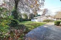 Gateway to Yosemite, Mins to UC Merced, Beautiful 3 Bedroom, 2 Bath home. Hotels near Applegate park - Rotary Scout Hut