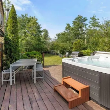A-Frame Hot tub Retreat - Firepit, Grill, EV & Dog Friendly, Close to N. Conway.