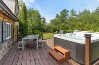 A-Frame Hot tub Retreat - Firepit, Grill, EV & Dog Friendly, Close to N. Conway.