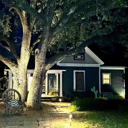 Remodeled Modern Farmhouse on acreage near ALL area attractions!!!