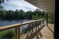 Unhurried Rapids Hideaway; charming 3-bedroom house with WiFi & AC in Stephenson