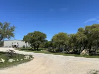 Rockin’ Pony Silver Dollar Winery Hill Country2 Queen Beds! Winery & Bistro