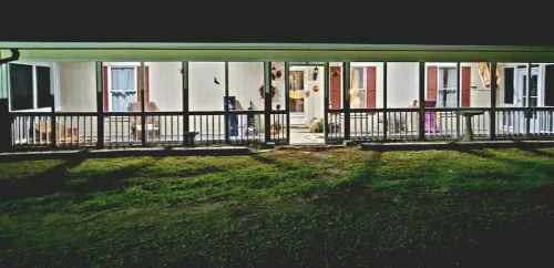 Pet friendly home, pond, paddle boat, fishing gear, hiking, wineries, game room Hotels in Greene County