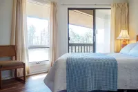 Quiet Condo on Golf Course with EV Plug near Pinehurst