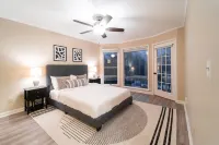 Cozy house in Madison - 5 minutes to Reaseach Park 매디슨 공공도서관 주변 호텔