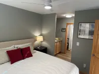 Perfect Location! - EV charger, downtown, shuttle, + private hot tub & garage!