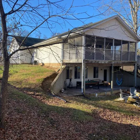 FAMILY FRIENDLY LAKE HOUSE WITH FABULOUS SCREENED PORCH