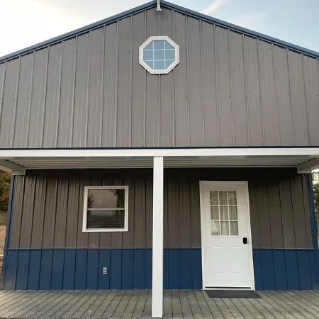 Blue Cabin in the woods close to Whiteman AF Base and Univ. of Central Missouri
