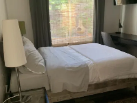 Clean Private Bedroom,Bathroom. Private entrance. Lovely Gated Neighborhood. Hotels in Vista