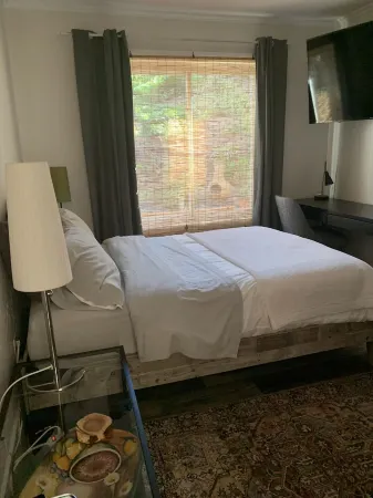 Clean Private Bedroom,Bathroom. Private entrance. Lovely Gated Neighborhood.