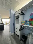 Seaz The Dayz in a Newly Renovated Oceanfront StudioPOOL/ OCEAN ACCESS OPEN