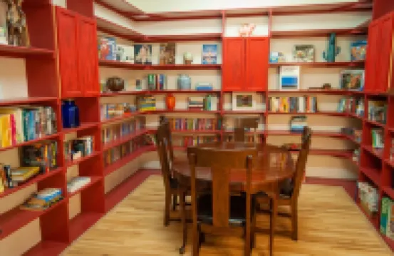 The Wise Raven Retreat, Peaceful and Spacious Home in Big Lake on a forested lot