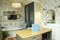 Stylish Condo Overlooking Broadway