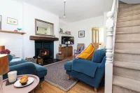 NEW! Stylish period cottage near town with log burner, parking, garden. Hotels in Kendal