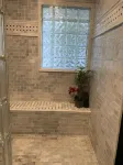 The Creek House ~Gorgeous upscale 3/BR 3/Bath home in historic district
