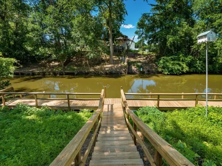 Industrial Style Loft With Access To Buckeye Lake!
