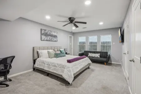 5BR w/ Gameroom & 1K WiFi - Med Ctr, Downtown, NRG - Sleeps 15 Отели рядом с достопримечательностью «Хьюстонский университет»