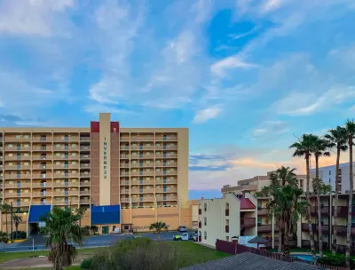 Winter Bliss by the Beach: Your Coastal Getaway 2BR 1.5B - 6 Guests