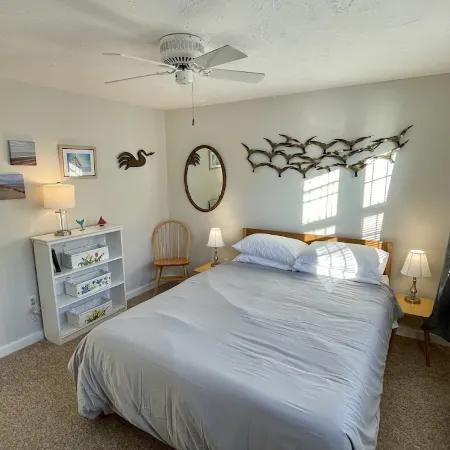 Ocean views, private access to beach, quiet, comfortable condo in far east Ptown