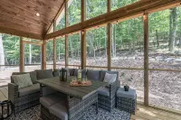 Stunning Luxury Home: Majestic Massanutten Views with New Hot Tub