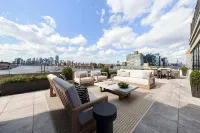 Modern Guest Suite with Large Private Terrace Williamsburg 威廉斯堡住宿飯店