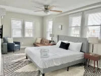 Surfside Serenity: Epic Modern Retreat for 14 in Downtown Ocean City