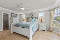 Cape Charles Newly Updated Family-friendly Beach House, 1 Block to Private Beach