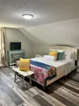Chillin Time is a cozy pet friendly home 6 miles from Mammoth cave!