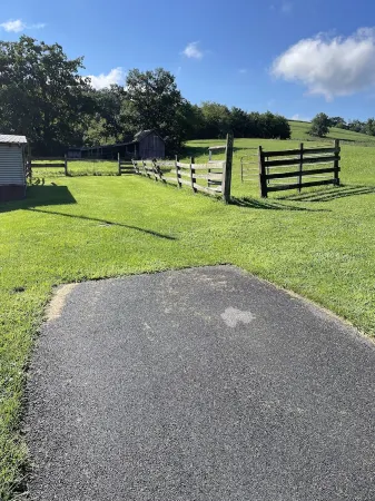 Chad’s place 4- Bedroom 2-BR home at Smoke Hole Wi-Fi -Pet Friendly- sleeps 8-10