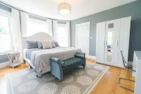 Spectacular 3rd Floor Apt Near Downtown Portland