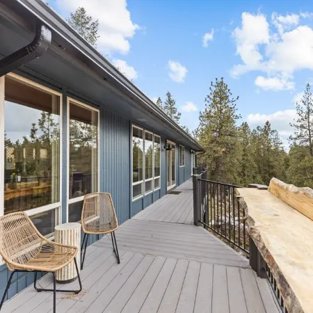 5-Acre Cabin. 1 Min to River Access & Downtown Post Falls. Near Cda