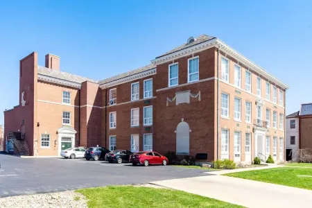 Local Discounts!-Charming Restored Schoolhouse Отели в г. Licking County