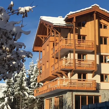 Prestigious ski-in/ski-out apartment with panoramic view